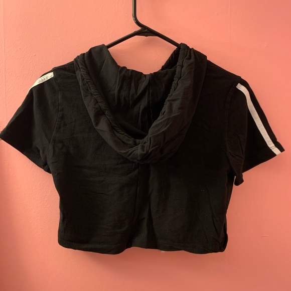 Charlotte Russe Sporty Crop Top - Picture 3 of 3